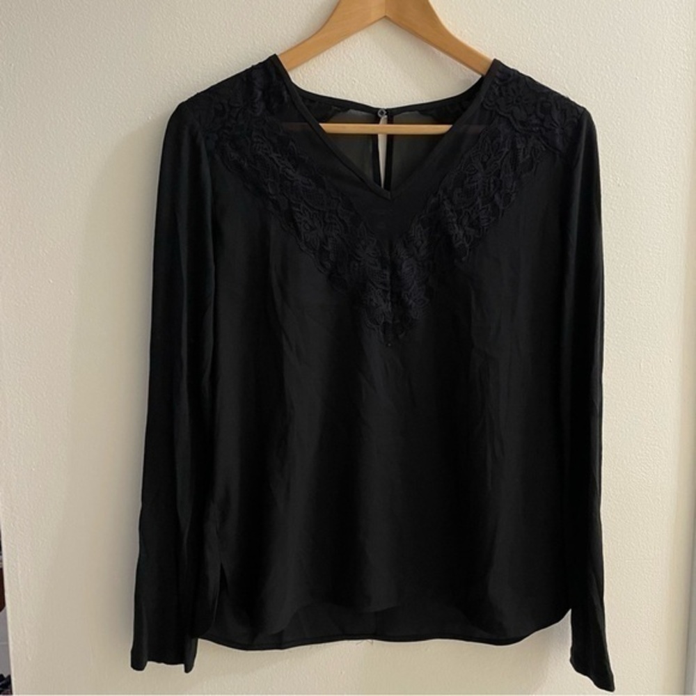Ann Taylor Black Long Sleeve Lace & Sheer Yoke
Blouse - Size Medium- V-Neck Top